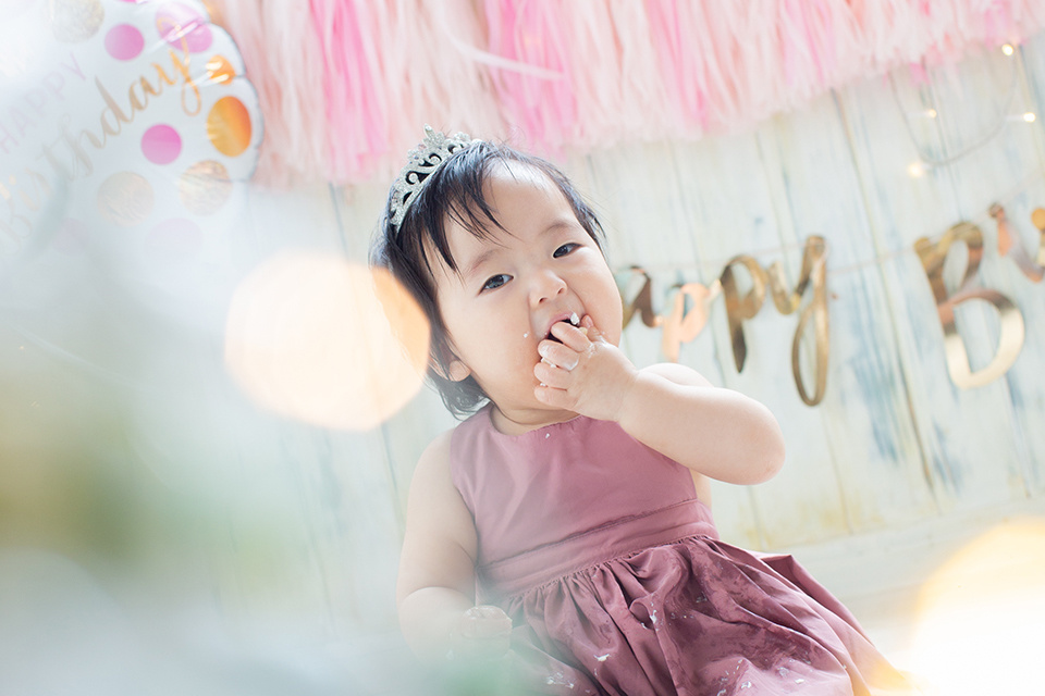 頬張るスマッシュケーキ